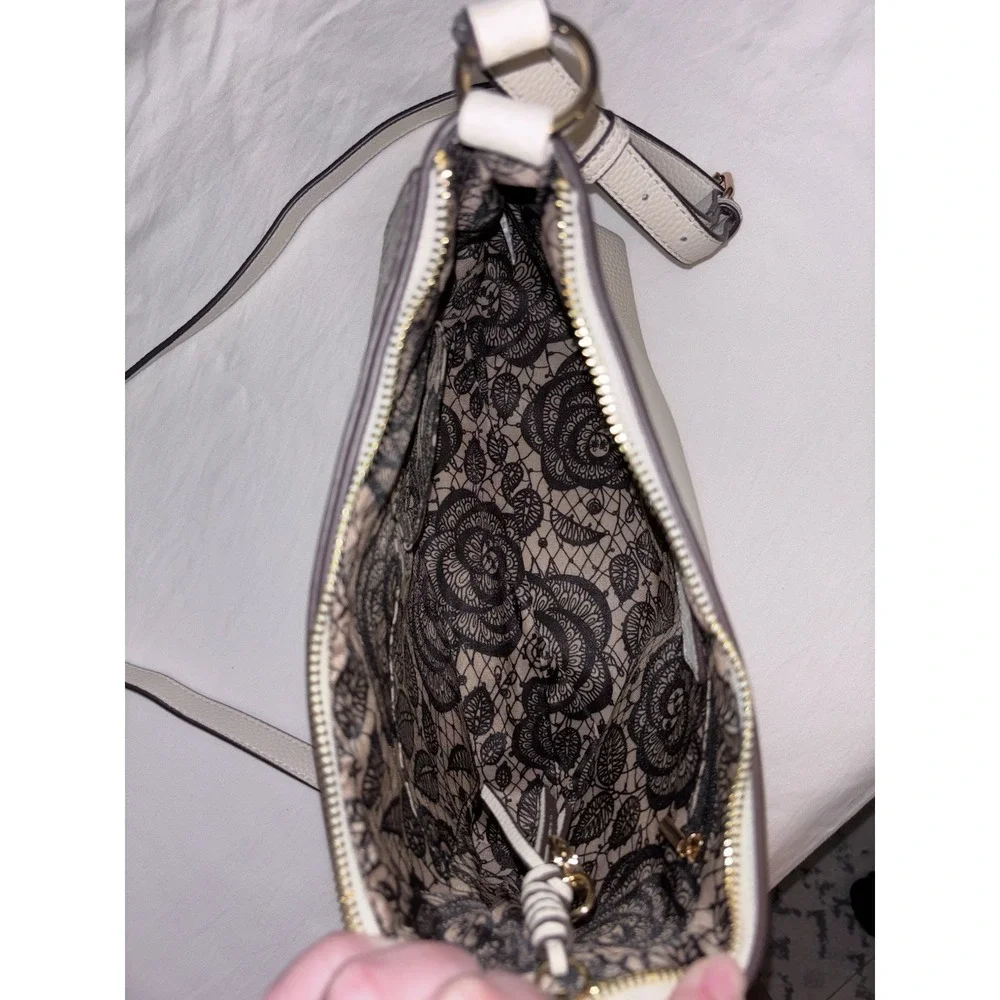 Carlos Santana Top Zip Crossbody Cream / Diamond Back Satchel Bag‎